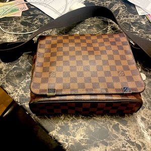 Louis  Vuitton unisex shoulder bag